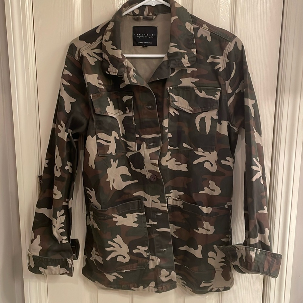 Lightweight camouflage print jacket